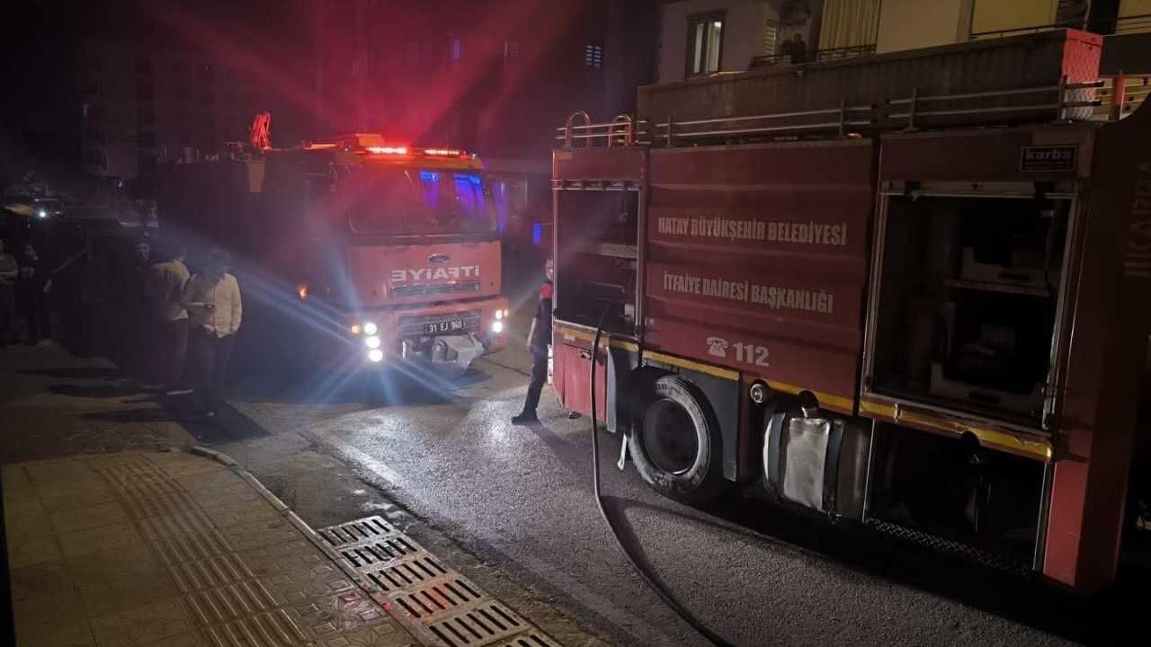 İskenderun’da Pastane Alevlere Teslim Oldu (2)