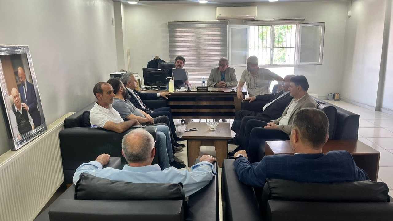 İyi̇ Parti Osmaniye Yönetimi Hasret Gazetesi’ni Ziyaret Etti. İl Başkanı Kılıç Ekonomi Ve Basına Değinirken, Ahmet Erkmen Demokrasinin Önemini Vurguladı (1)