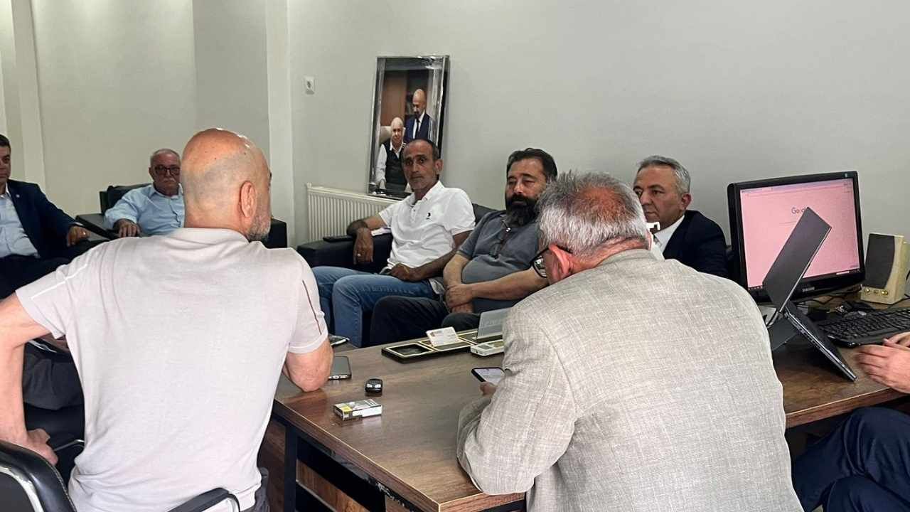 İyi̇ Parti Osmaniye Yönetimi Hasret Gazetesi’ni Ziyaret Etti. İl Başkanı Kılıç Ekonomi Ve Basına Değinirken, Ahmet Erkmen Demokrasinin Önemini Vurguladı (2)
