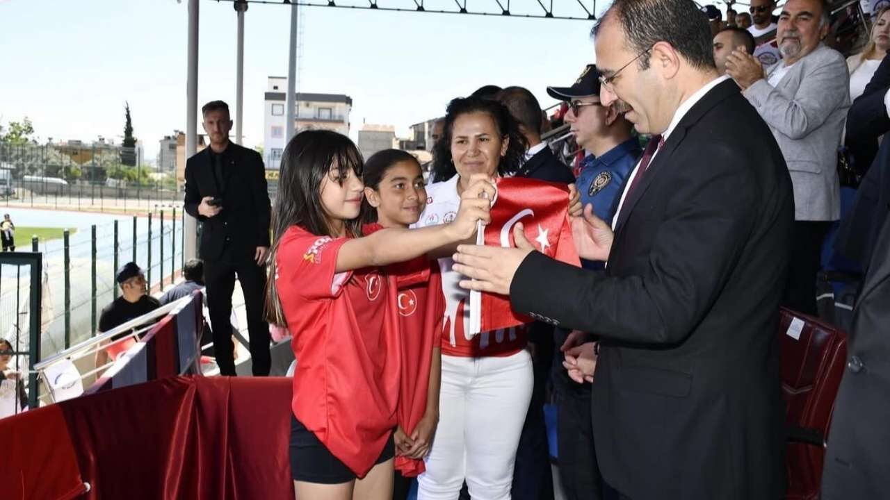 Kadirli'de 19 Mayıs Coşkusu Stadyuma Sığmadı! (5)