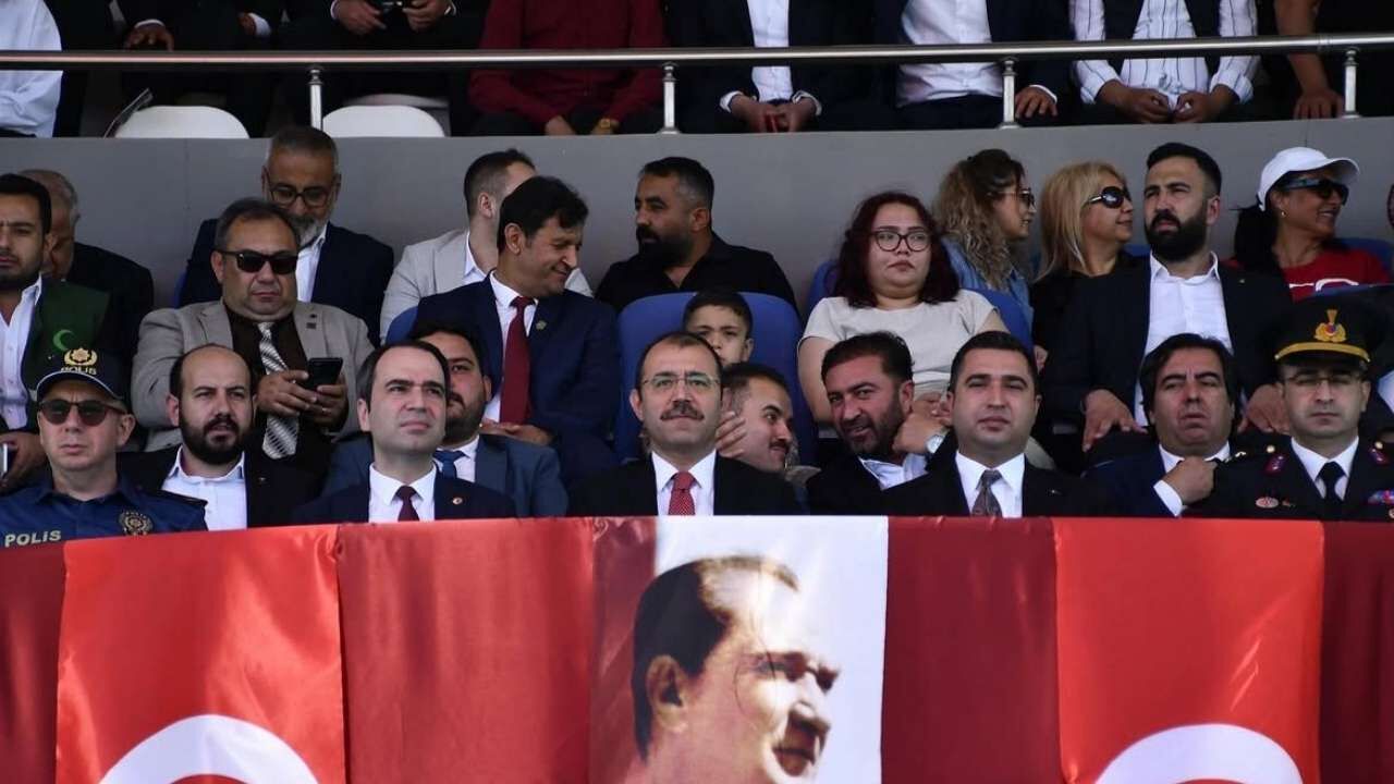 Kadirli'de 19 Mayıs Coşkusu Stadyuma Sığmadı!