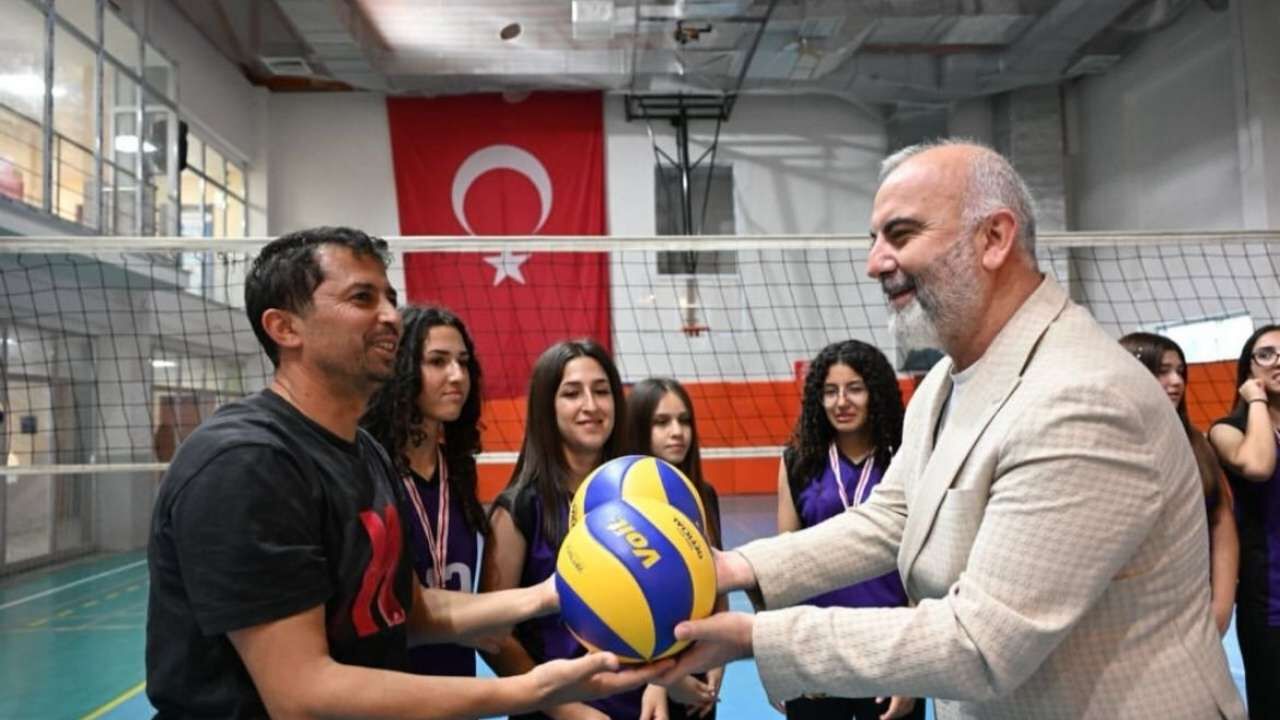 Kadirli’de Gençlik Turnuvası’nın Şampiyonu Belli Oldu! (1)