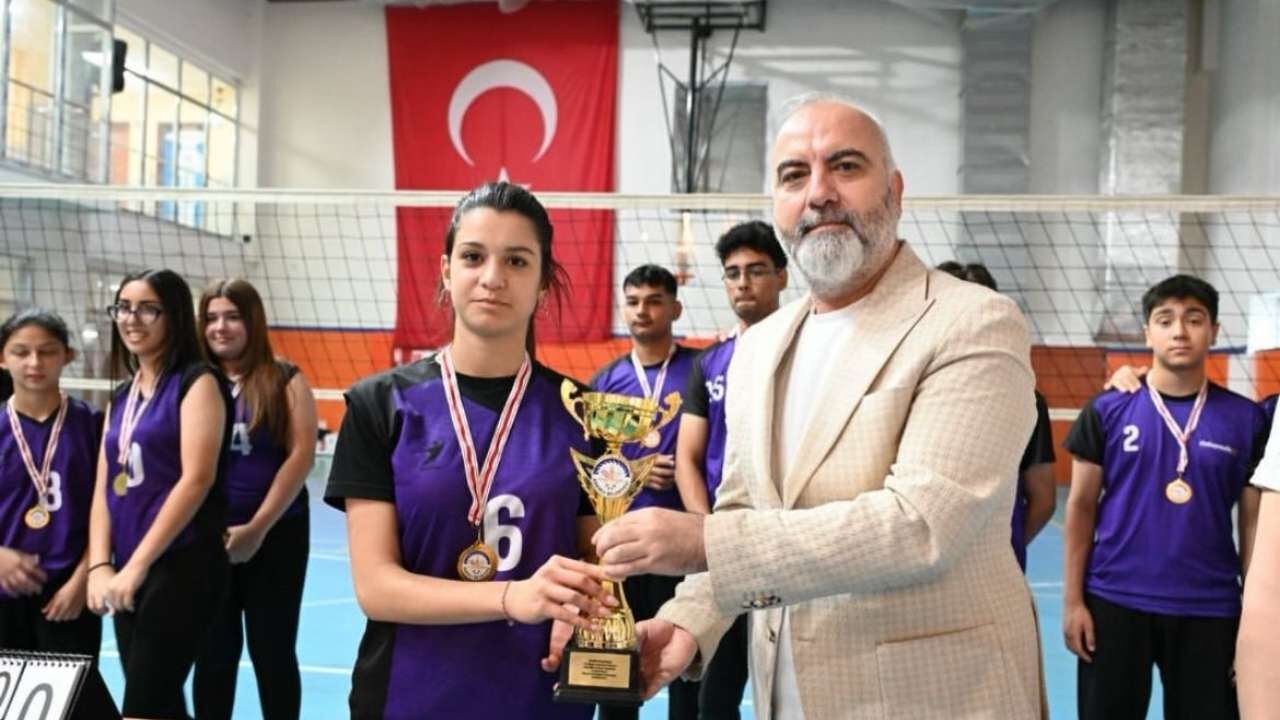 Kadirli’de Gençlik Turnuvası’nın Şampiyonu Belli Oldu! (2)