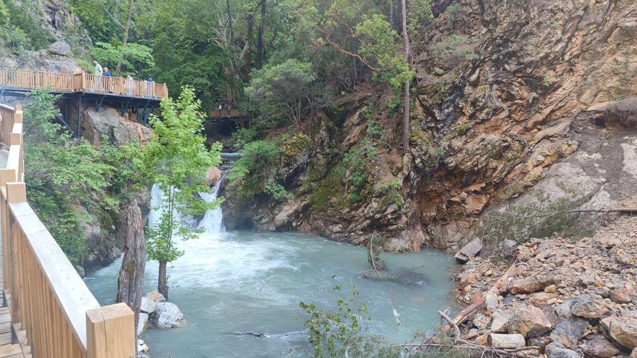 Karaçay Şelalesine Yoğun Ilgi (3)