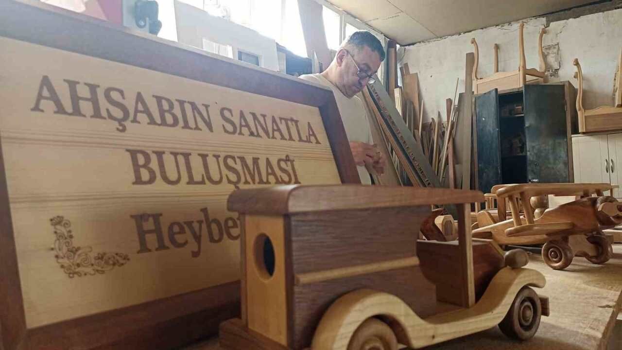 Mobilya Ustası Heybet Kaya’nın Ahşap Oyuncak Arabaları Yoğun İlgi Görüyor (2)