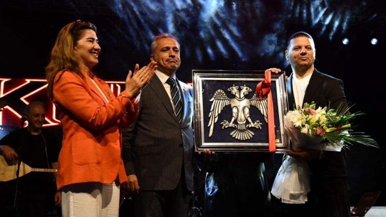 Osmaniye 3. Lezzet Festivali'nde Kubat Rüzgarı Binlerce Kişi Türkülerle Coştu! (3)
