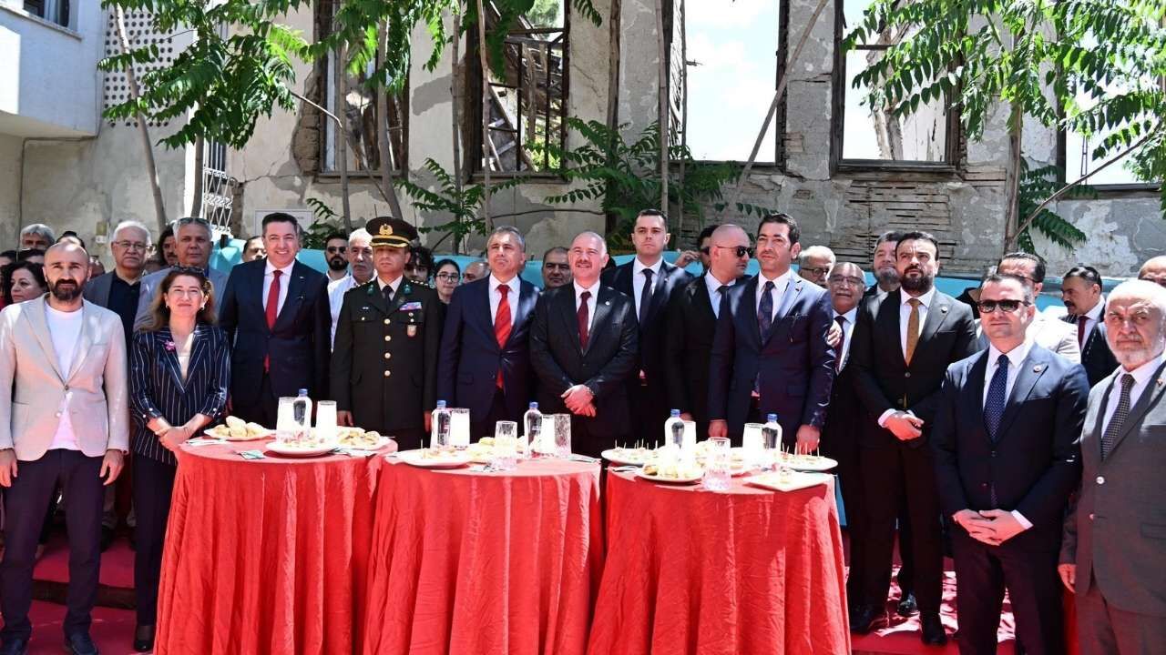 Osmaniye Belediyesi Genç Kitap Kafe (2)