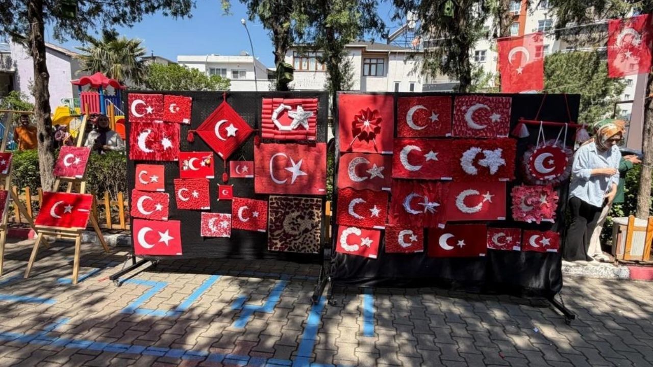 Osmaniye Düziçi'nde Minik Ellerden Muhteşem Bayrak Sergisi (1)