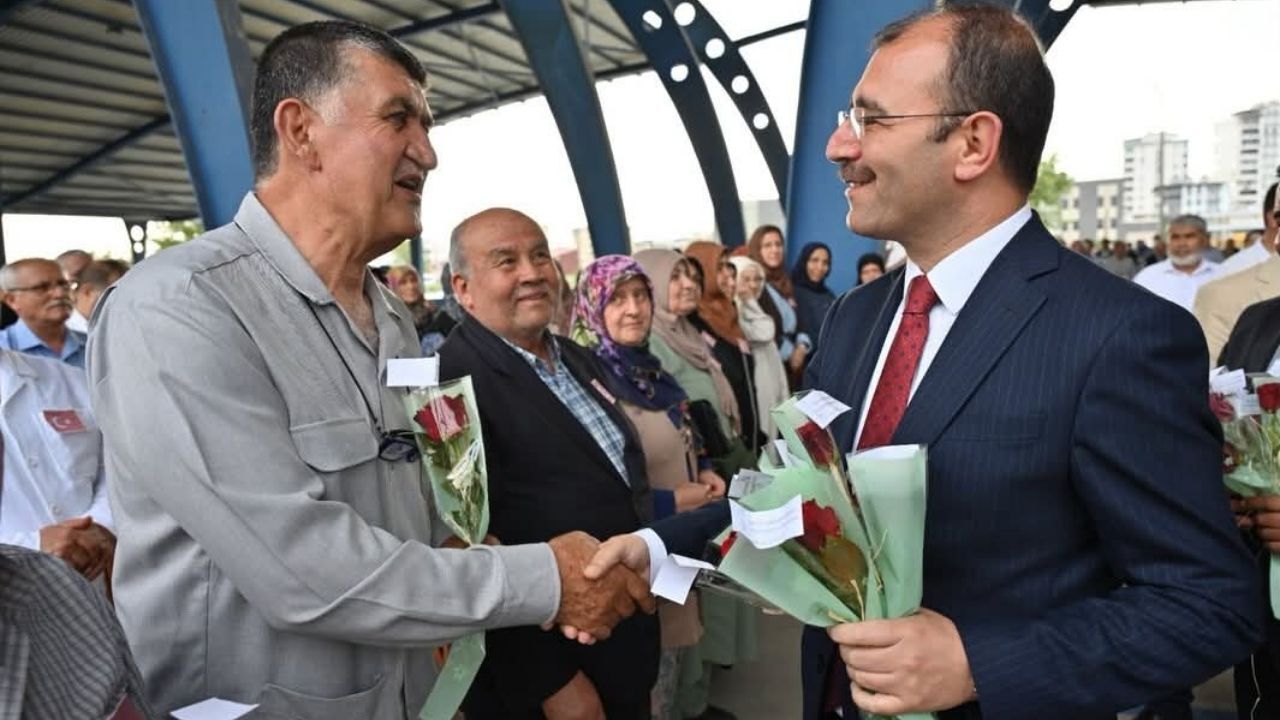 Osmaniye Kadirli'de Hacı Adayları Dualarla Uğurlandı (2)