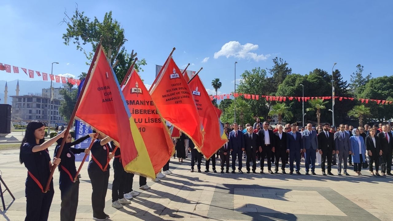 Osmaniye’de 19 Mayıs Coşkusu Gençlik Ve Spor İl Müdürü Yusuf Çebi’den Atatürk Büstüne Çelenk Sunumu