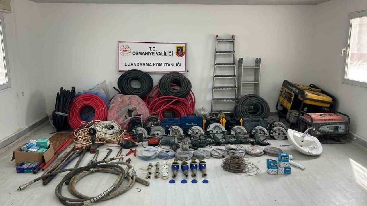 Osmaniye’de Afad Köy Evlerini Hedef Alan Hırsızlar Yakalandı 2 Tutuklama (2)