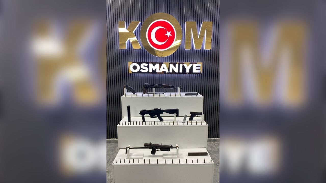 Osmaniye'de Cephanelik Gibi Araç Kalaşnikof, Uzi Ve Thompson Yakalandı! (1)