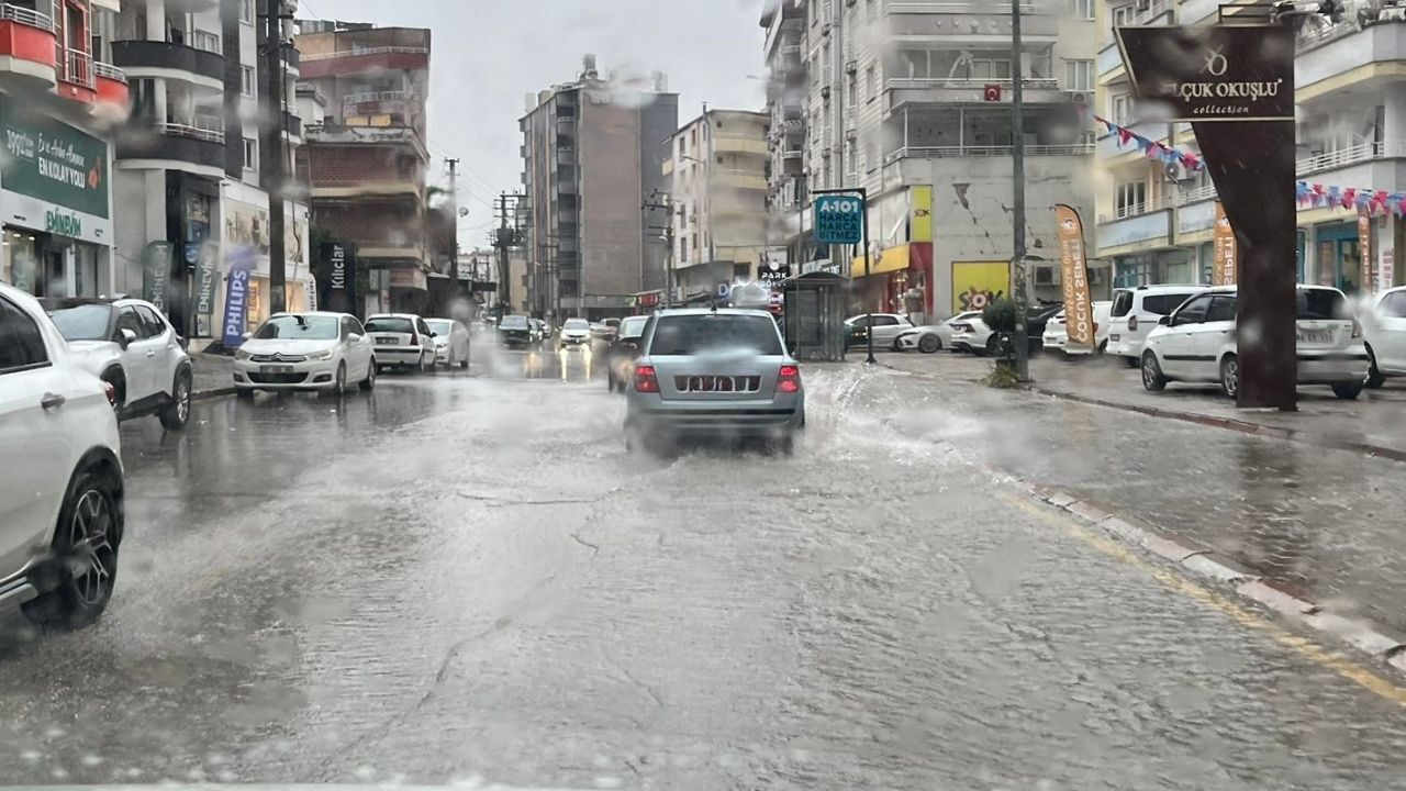 Osmaniye’de Mayıs Ayında Kış Mesaisi Sağanak Hayatı Felç Etti (1)