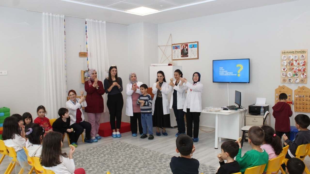 Osmaniye’de Minik Öğrencilere Uygulamalı El Hijyeni Eğitimi (1)