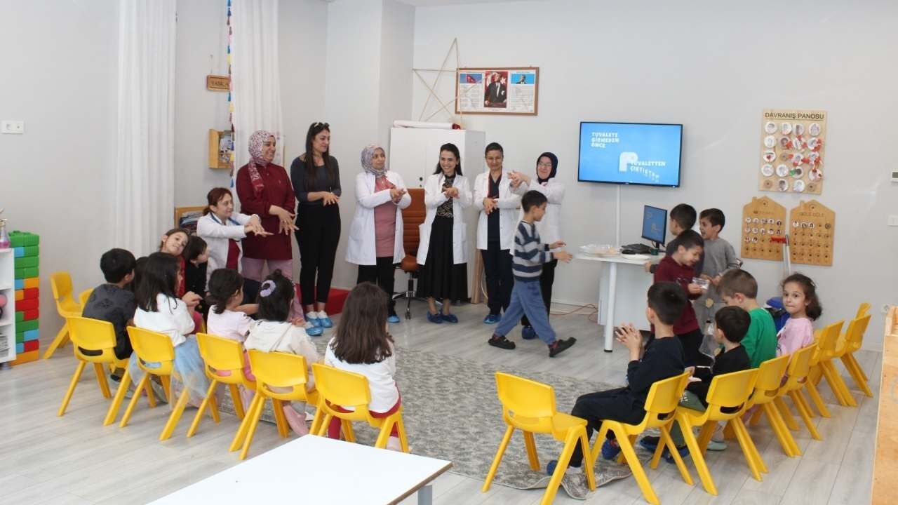 Osmaniye’de Minik Öğrencilere Uygulamalı El Hijyeni Eğitimi