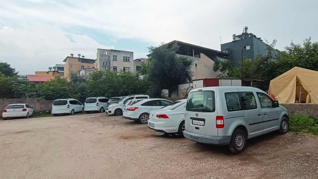 Osmaniye'de Neden Beyaz Otomobil (2)