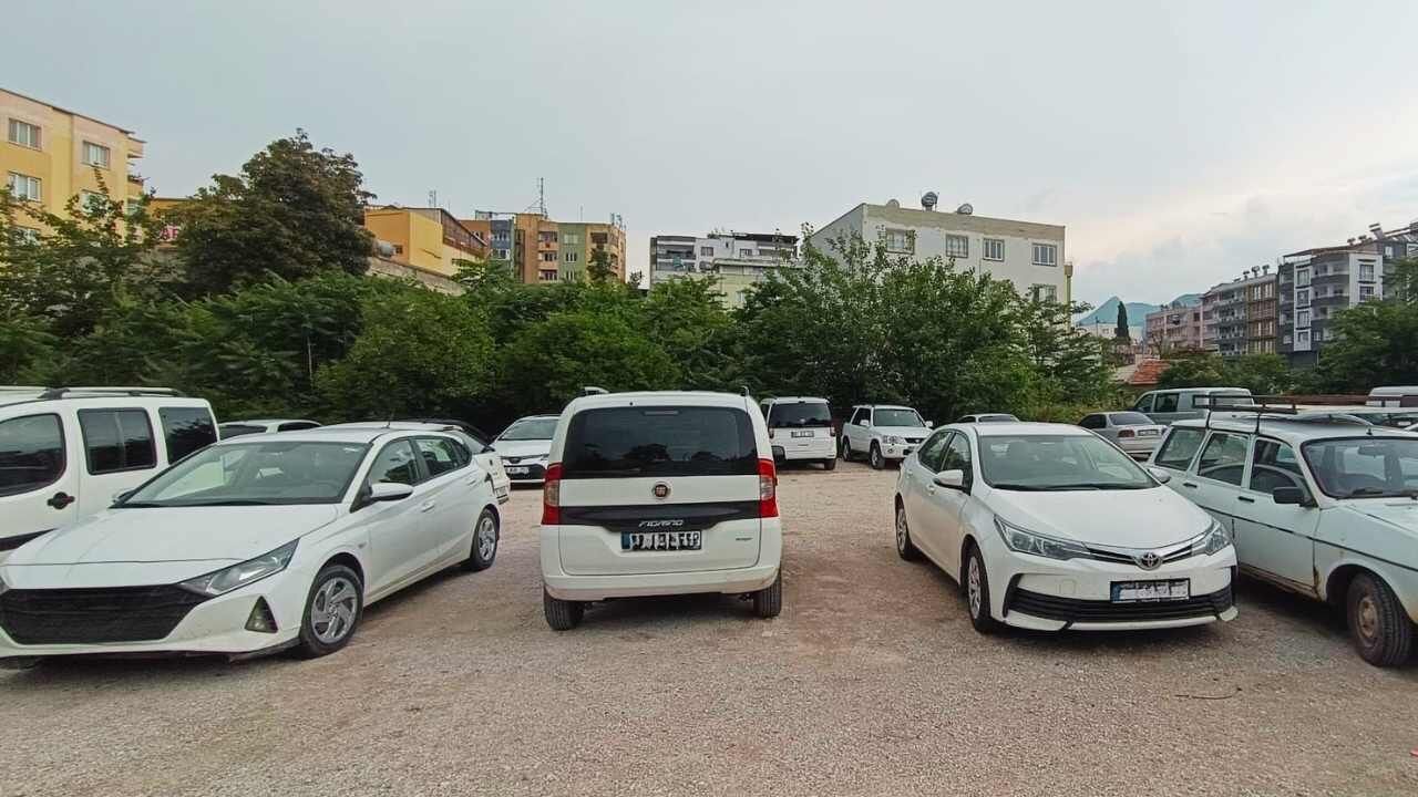 Osmaniye'de Neden Beyaz Otomobil (3)