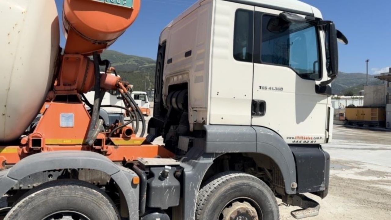 Osmaniye'de Örnek Davranış 5 Yavru Kuş İçin Beton Mikserini Durdurdular! (2)
