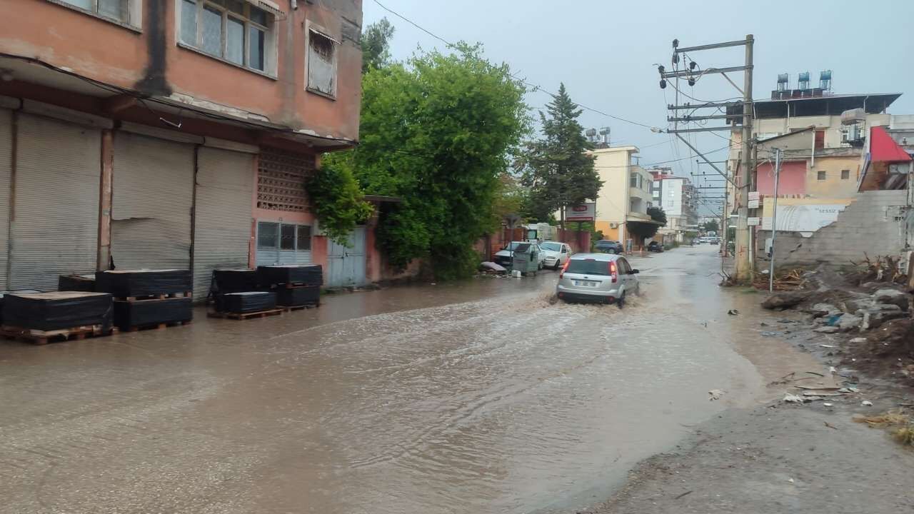 Osmaniye’de Sağanak Yağış (1)