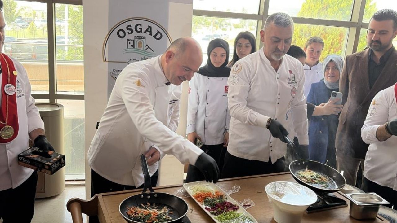 Osmaniye'de Türk Mutfağı Haftası Vali Serdengeçti Mutfakta Hünerlerini Sergiledi (2)