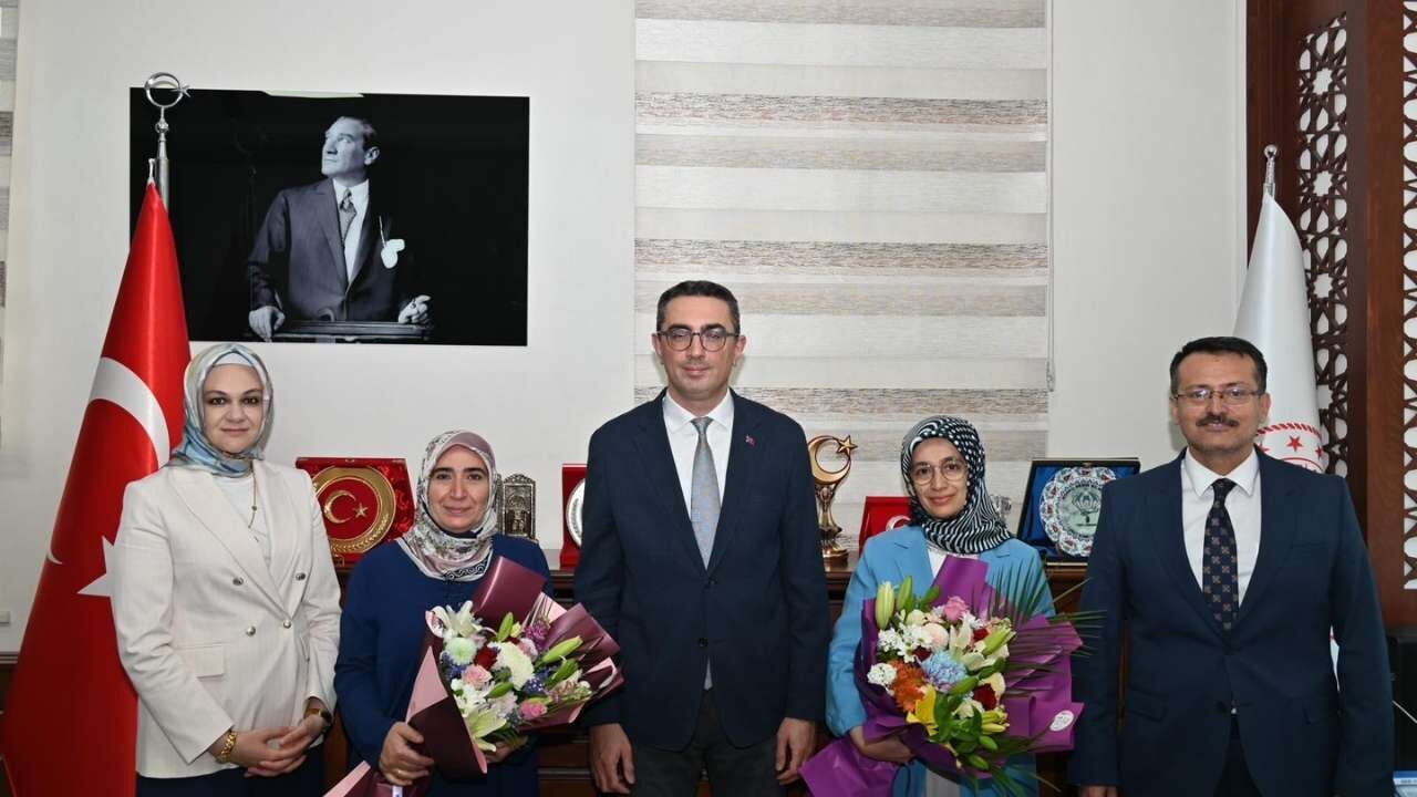 Osmaniye'de Yılın Hemşire Ve Ebelerine Anlamlı Ödül!