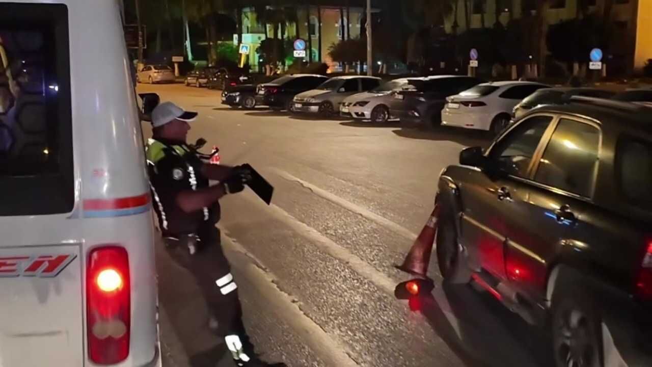 Polisi Ezmeye Çalışan Alkollü Ve Yabancı Uyruklu Sürücü Tutuklandı (1)