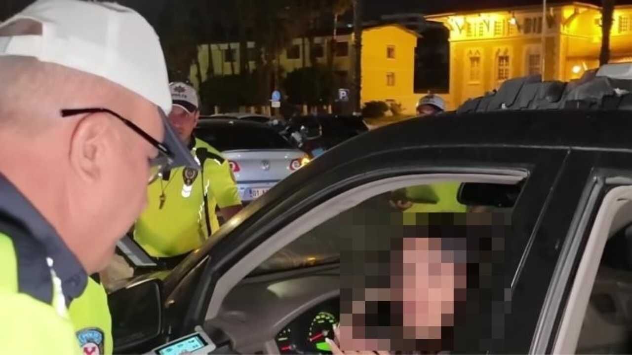 Polisi Ezmeye Çalışan Alkollü Ve Yabancı Uyruklu Sürücü Tutuklandı (3)