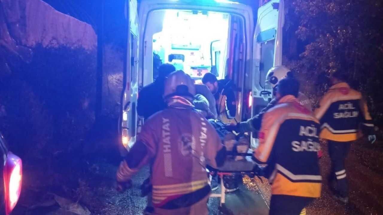 Samandağ’da Otomobil Şarampole Devrildi Sürücü Yaralandı (1)