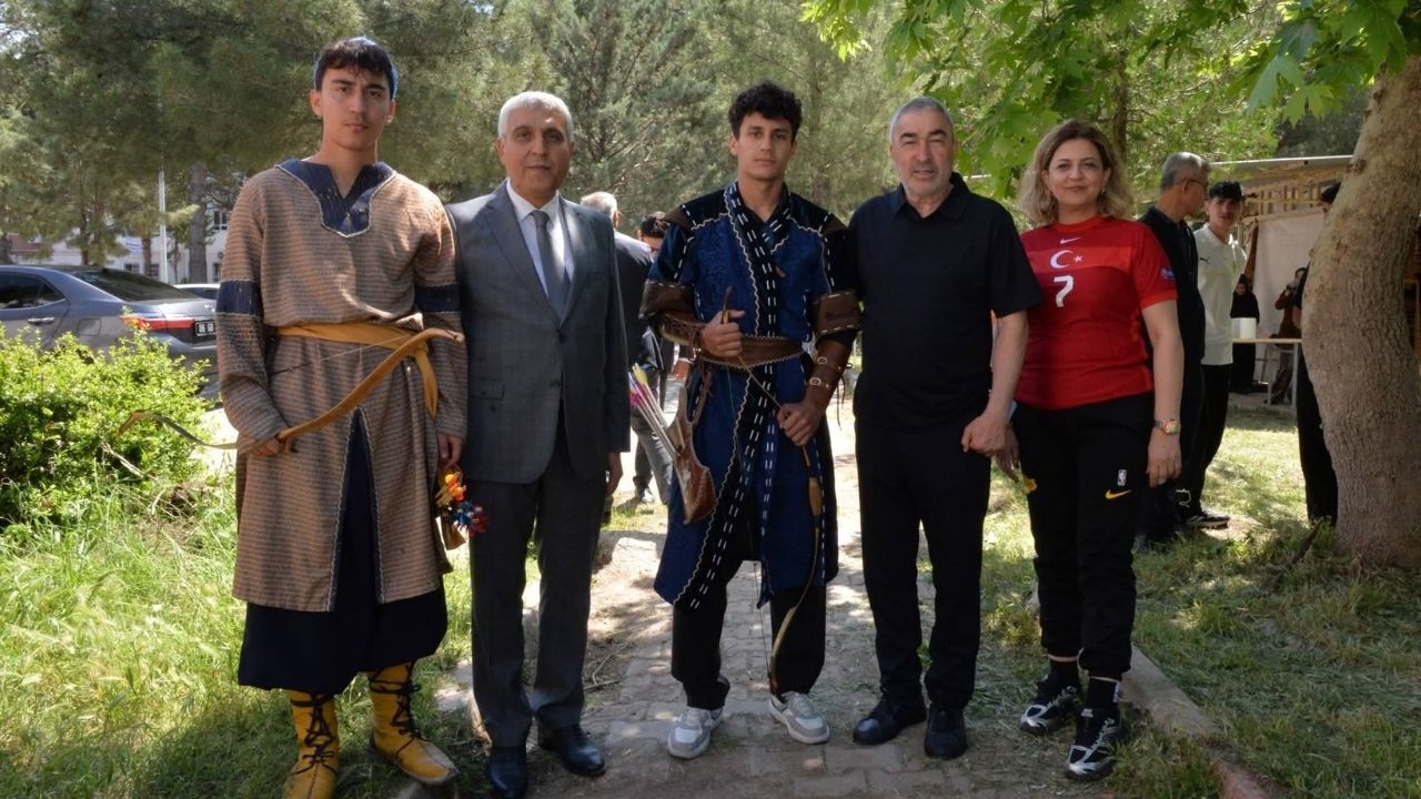 Samet Aybaba Osmaniye'de Çocukluk Günlerine Döndü (1)