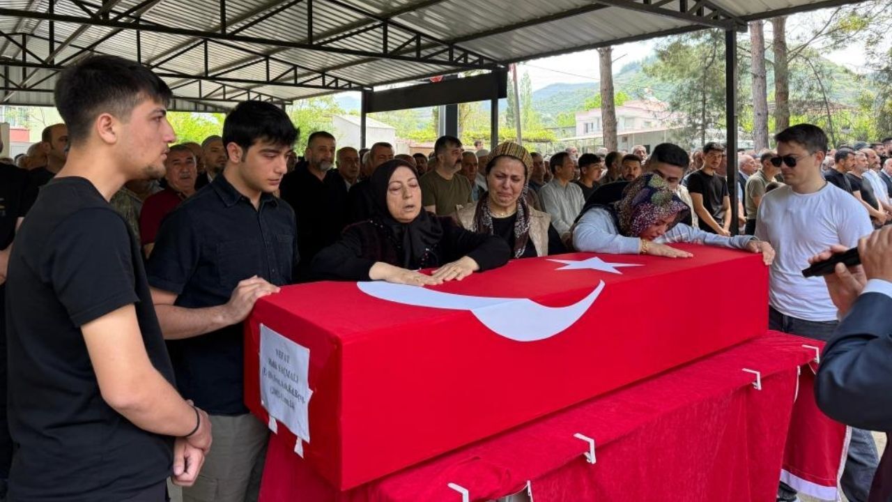 Siirt'te Görevli Astsubay Rafık Saçmalı Yaşam Mücadelesini Kaybetti Osmaniye'de Defnedildi (3)