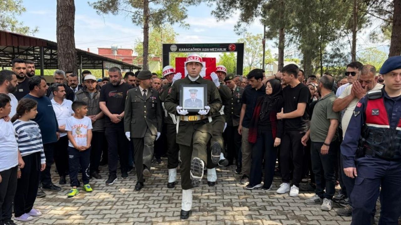 Siirt'te Görevli Astsubay Rafık Saçmalı Yaşam Mücadelesini Kaybetti Osmaniye'de Defnedildi (4)