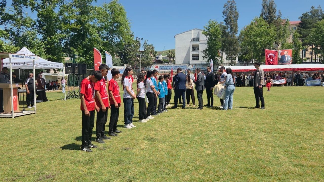 Toprakkale Yüksel Uluğ Stadyumu’nda 19 Mayıs Coşkusu