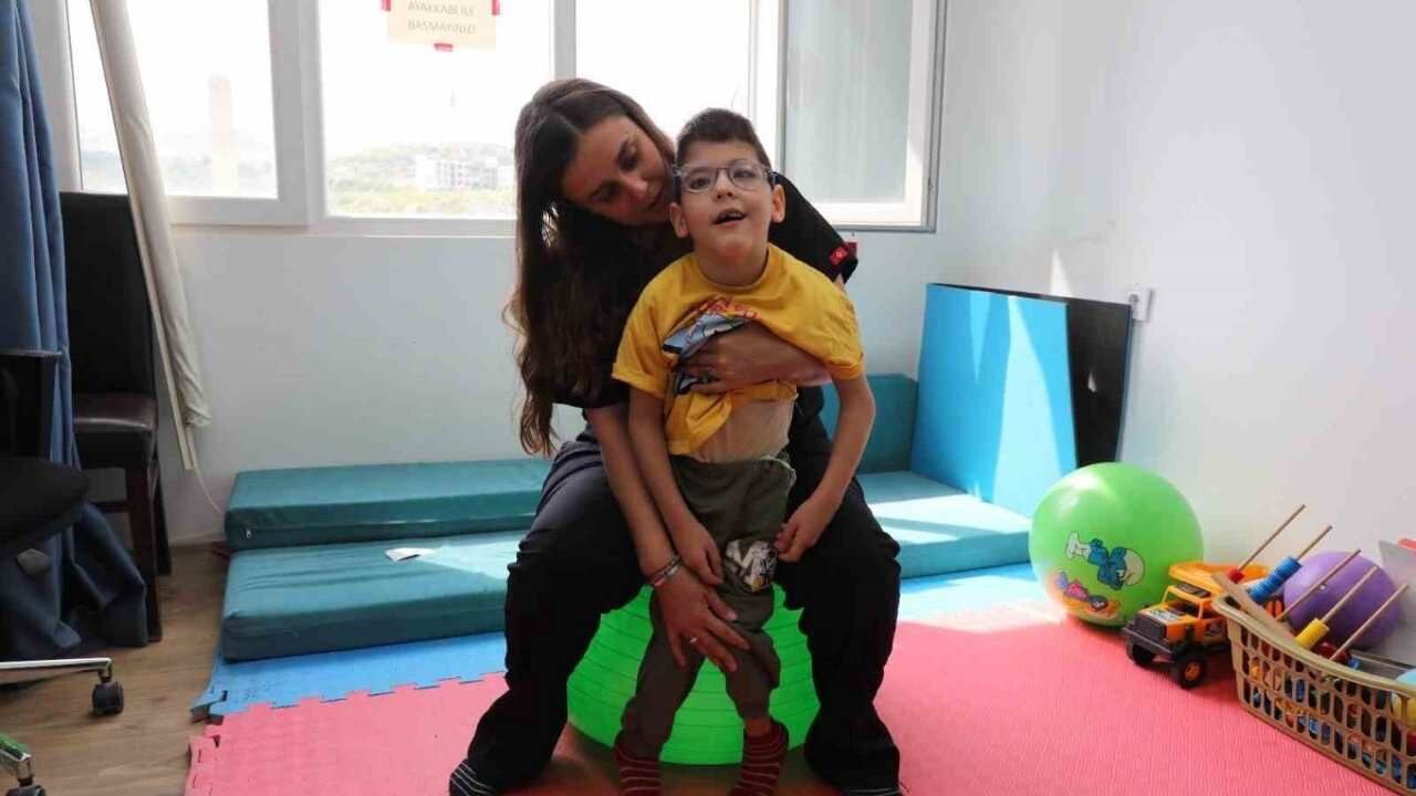 Umut Veren Gelişme Minik Metehan Fizik Tedaviyle Ayağa Kalktı (2)