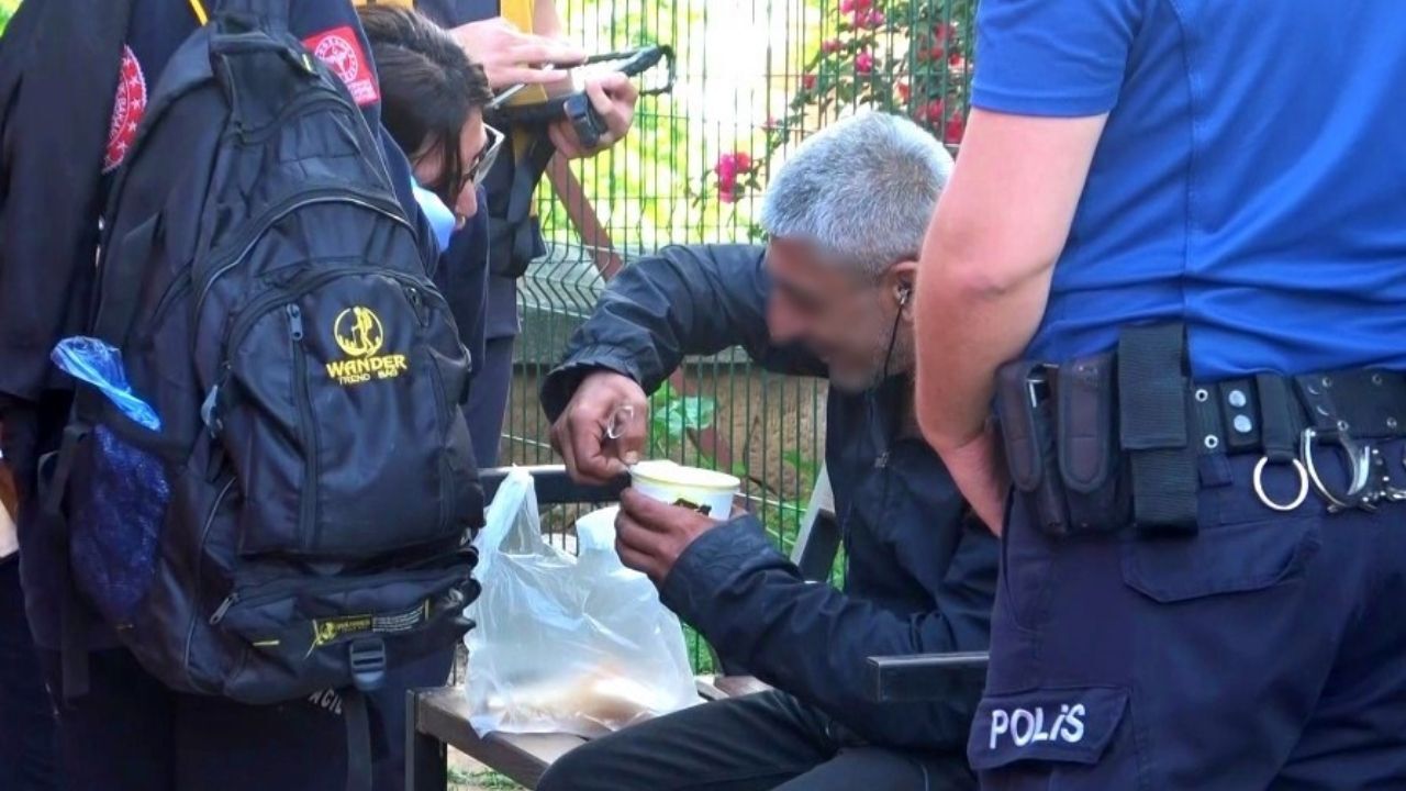 Üzerine Benzin Döküp Dans Etti 6 Saatin Sonunda Çorbayla Ikna Oldu (5)