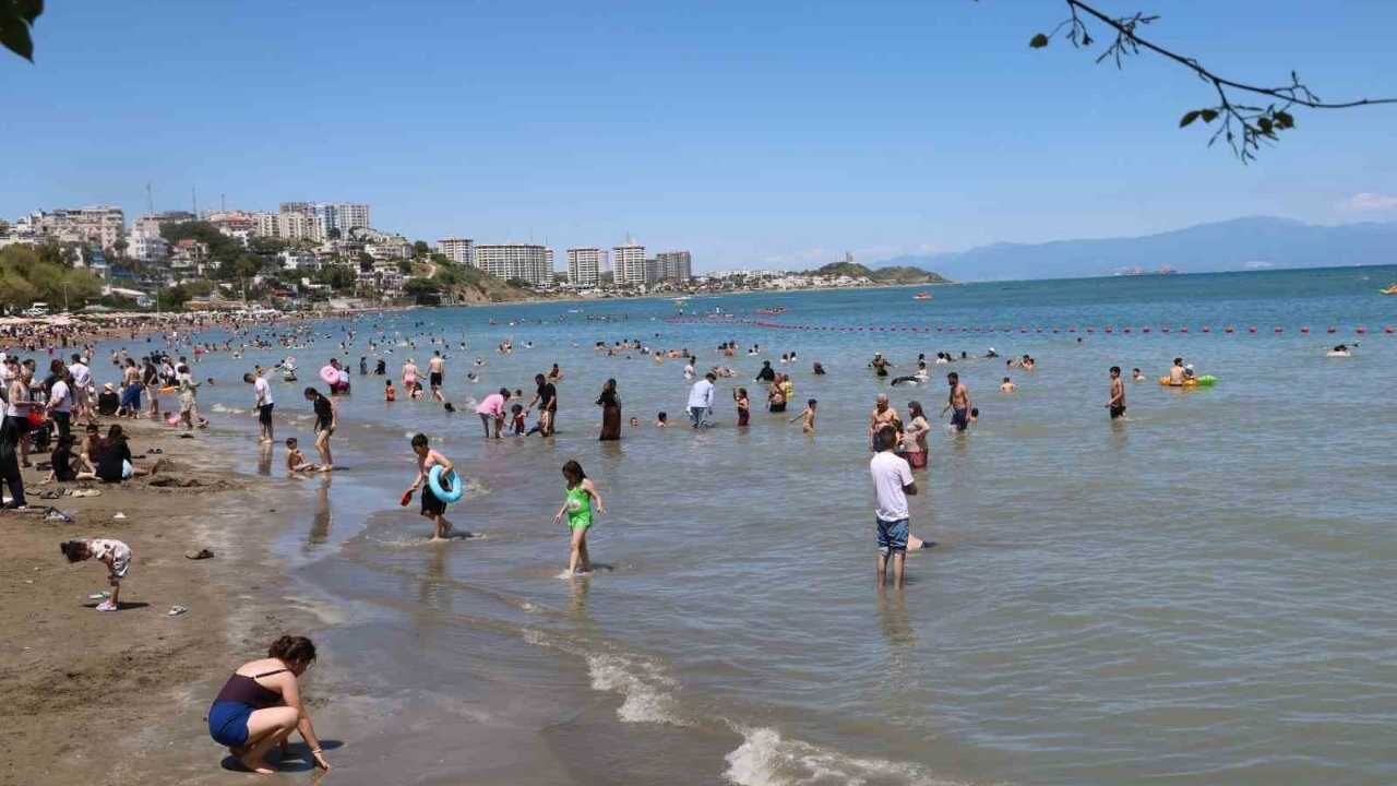 Yumurtalık Sahili Kurban Bayramı'nın Son Gününde Doldu Taştı (1)