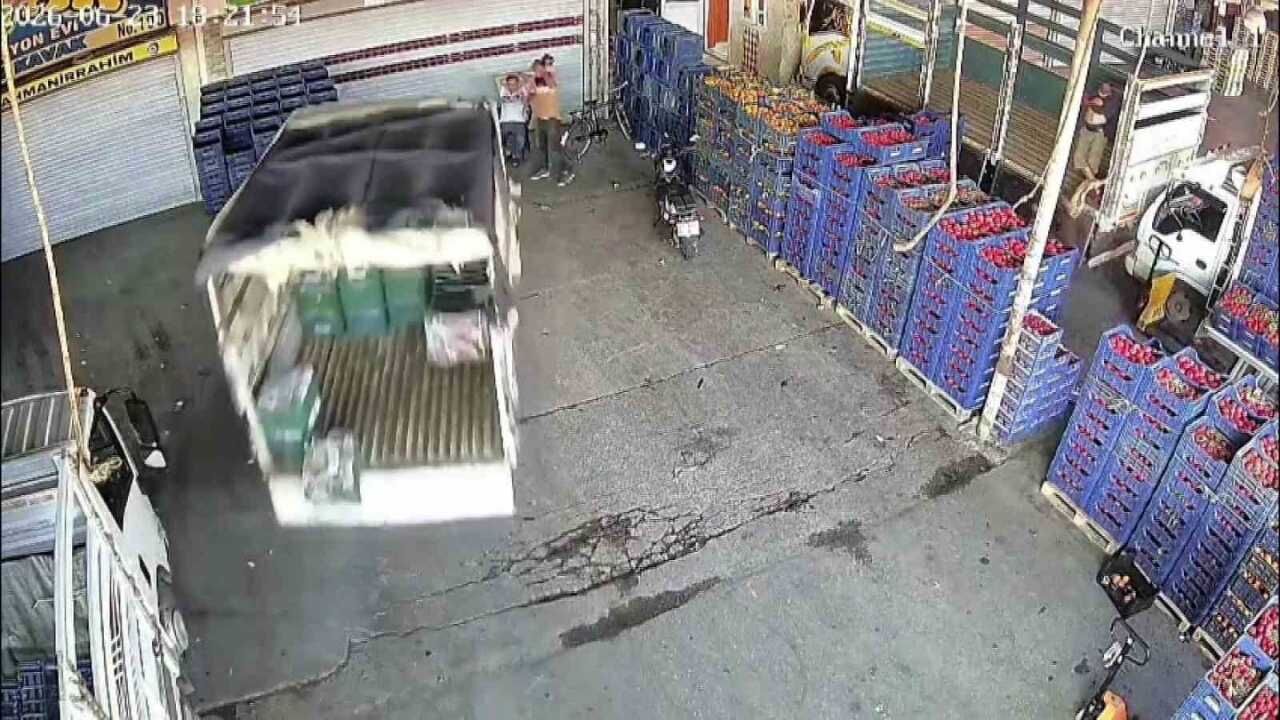 Adana Hal Kompleksinde Kamyonetin Çarptığı Kişi Yaralandı (2)
