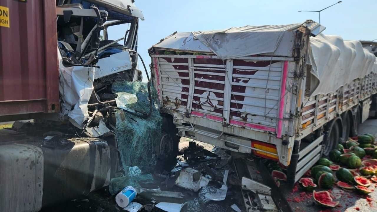 Adana Pozantı Tarsus Otoyolunda Feci Tır Kazası (2)