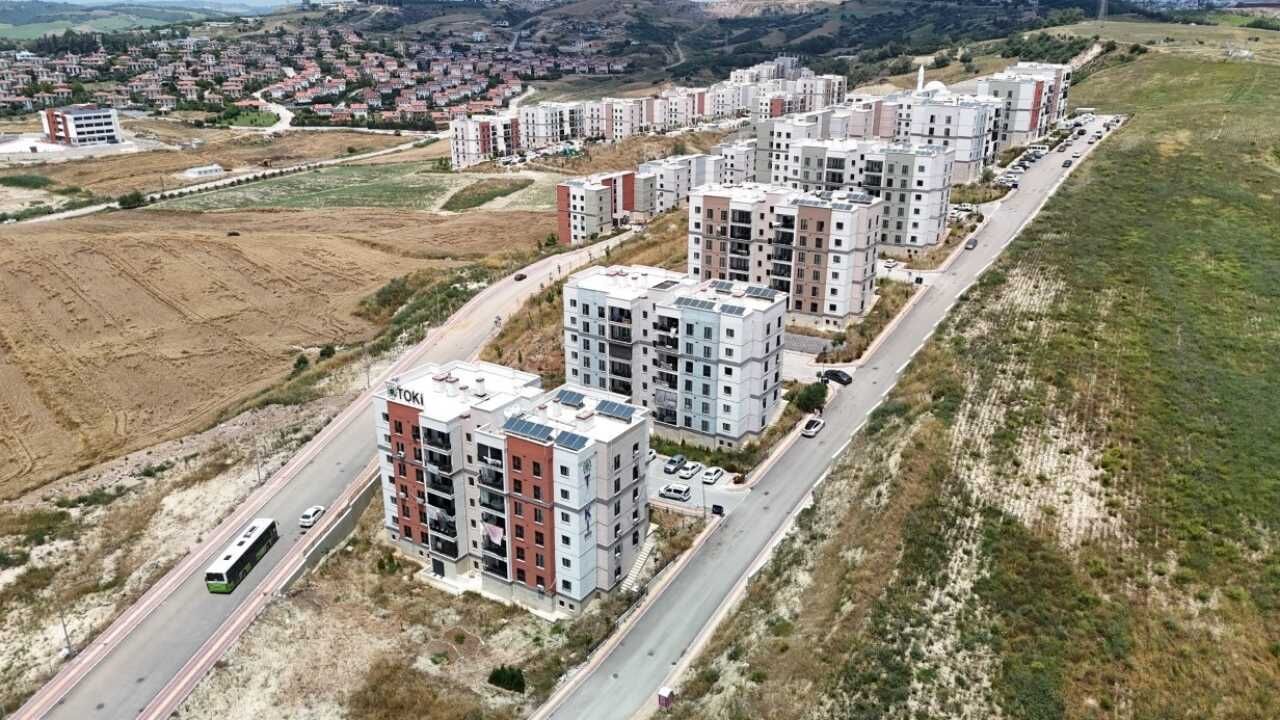 Adana'da Depremzedelerden Belediyeye Yol Tepkisi (1)