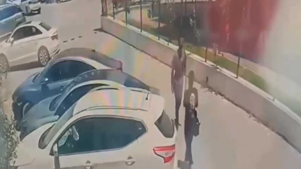 Adana'da Platonik Aşk Şoku Genç Kadını Sokak Ortasında Bıçakla Yaraladı (2)