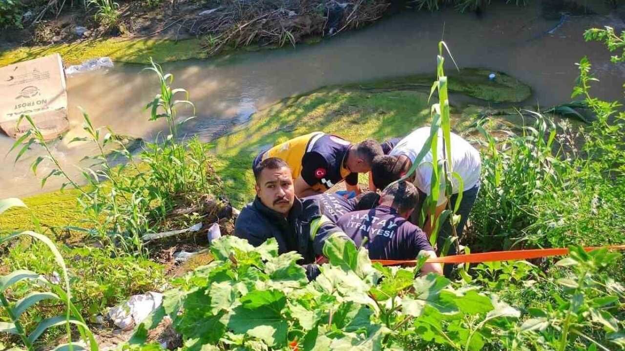 Antakya'da Kontrolden Çıkan Motosiklet Dereye Uçtu (1)-1