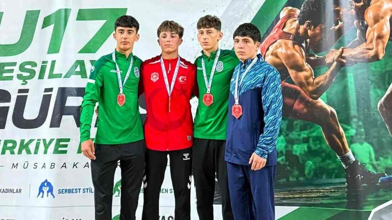 Dünya Şampiyonası Biletini Kaptı! Osmaniyeli Genç Güreşçi Türkiye Şampiyonu (2)