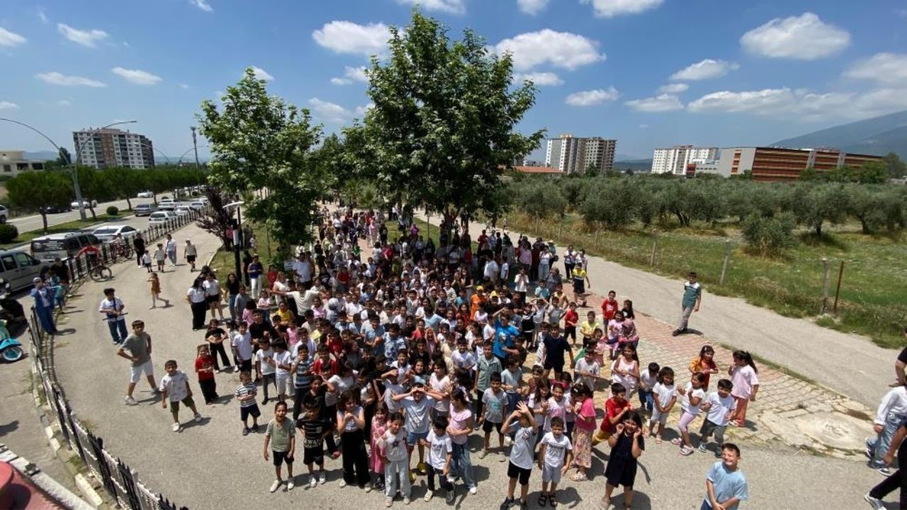 Düziçili Çocuklar Hem Karne Aldı Hem De İtfaiyenin Sürpriziyle Sırılsıklam Eğlendi (1)
