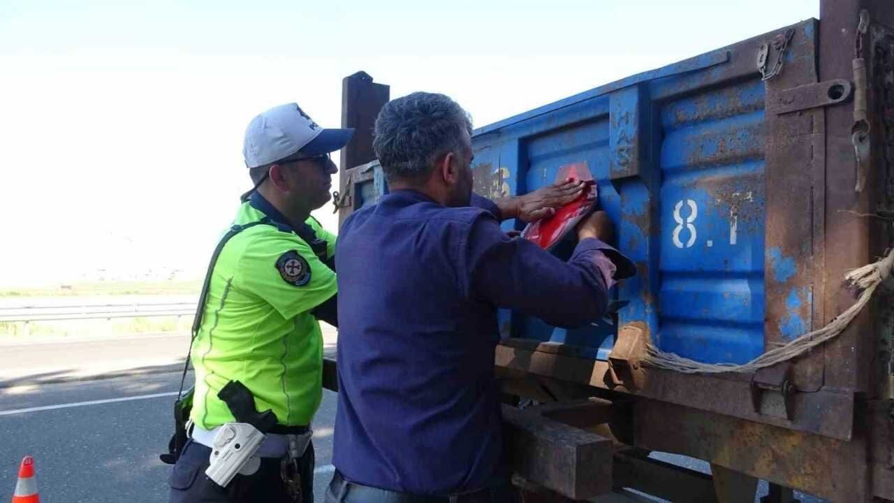 Hasat Döneminde Traktör Kazalarına Karşı Reflektör Denetimi Gerçekleştirildi (2)