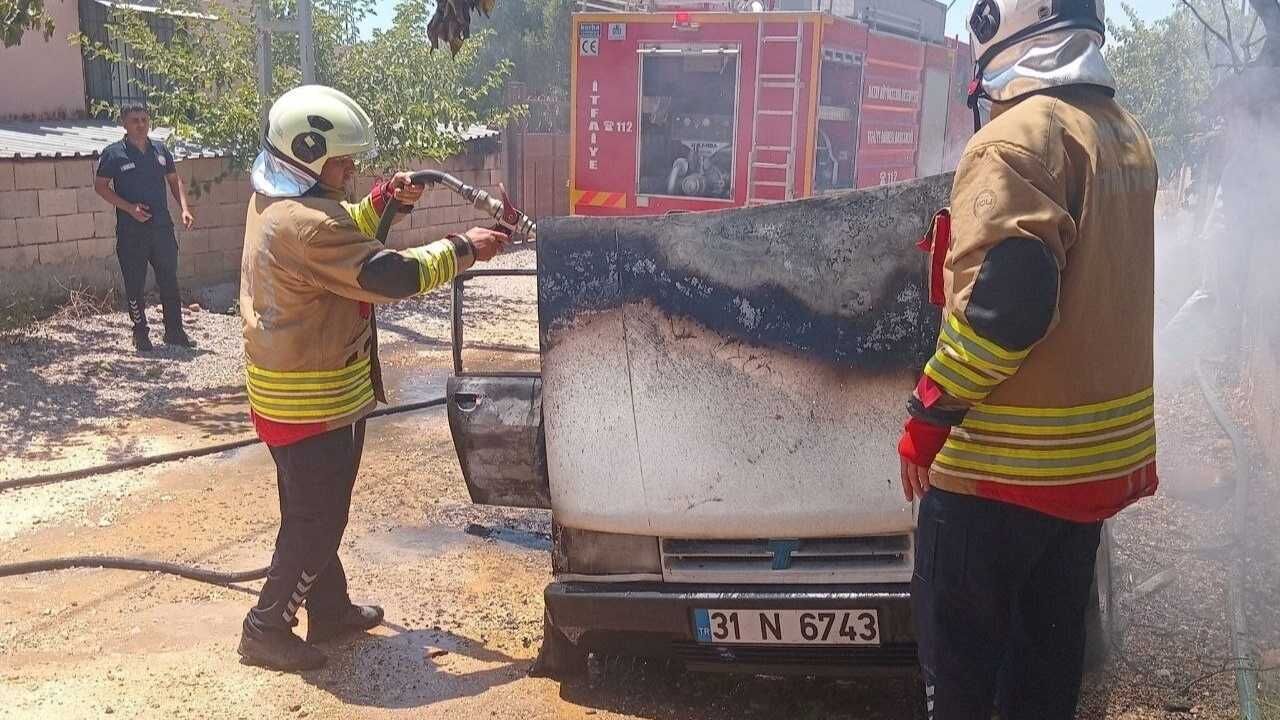 Hassa Ilçesinde Park Halindeki Otomobil Nasıl Yandı (2)