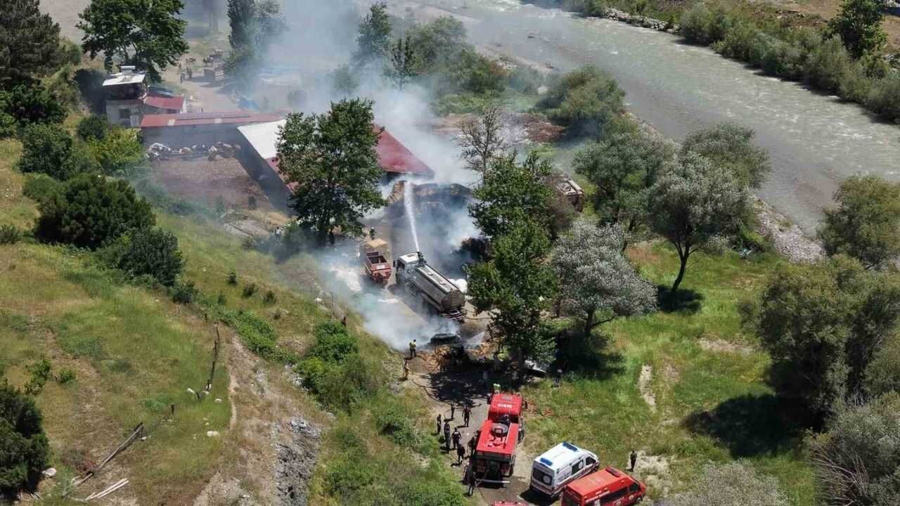 Hayvan Çiftliğinde Çıkan Yangın Uzun Uğraşlar Sonucu Söndürüldü (2)
