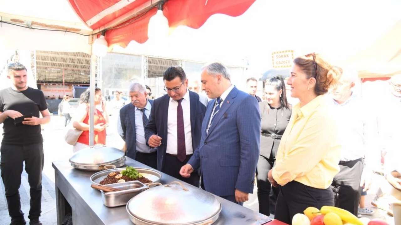 İstanbullular Osmaniye'nin Efsane Tatlarına Bayıldı! (3)