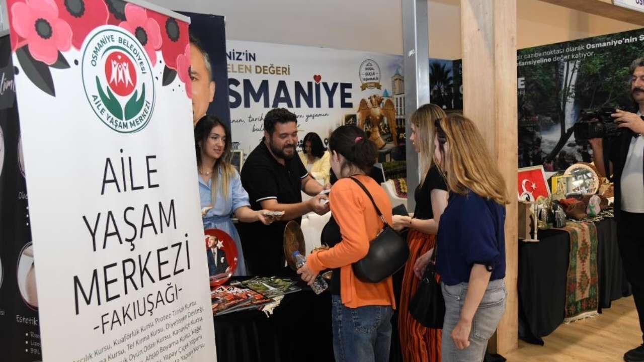 İstanbullular Osmaniye'nin Efsane Tatlarına Bayıldı! (4)