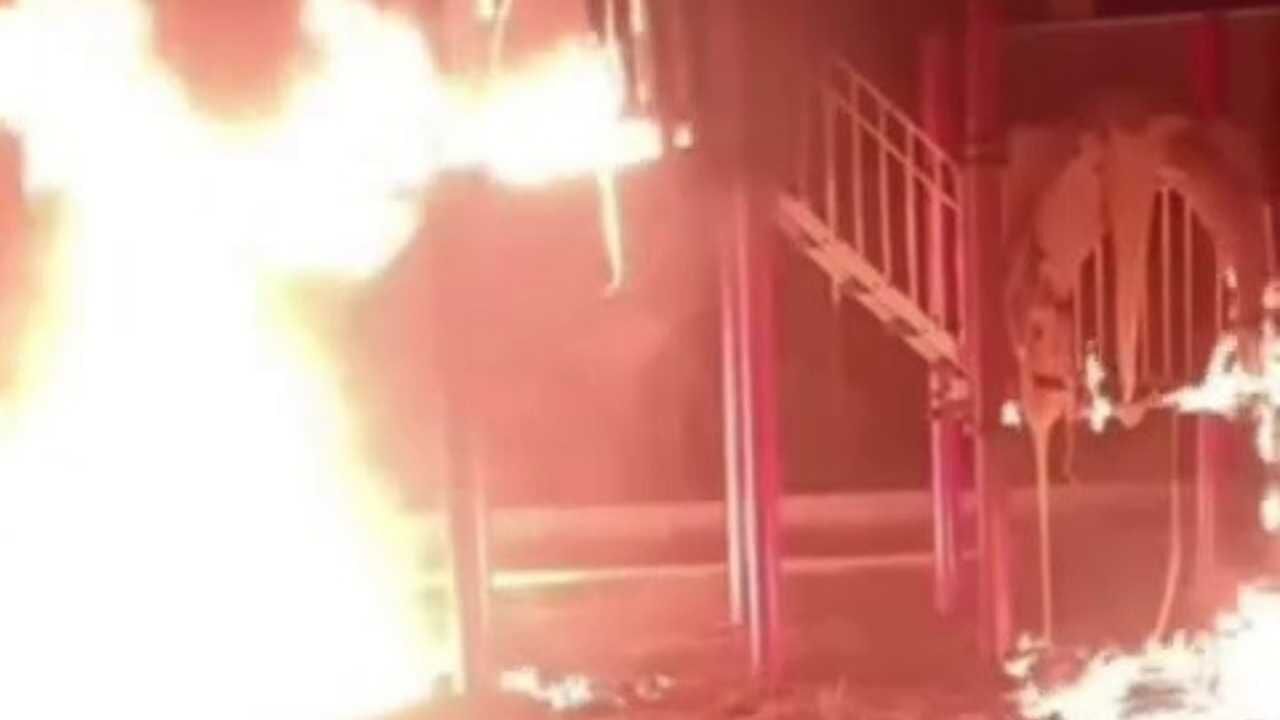 Kadın Çöpleri Yakmak İsterken Oyun Parkını Kül Etti (2)