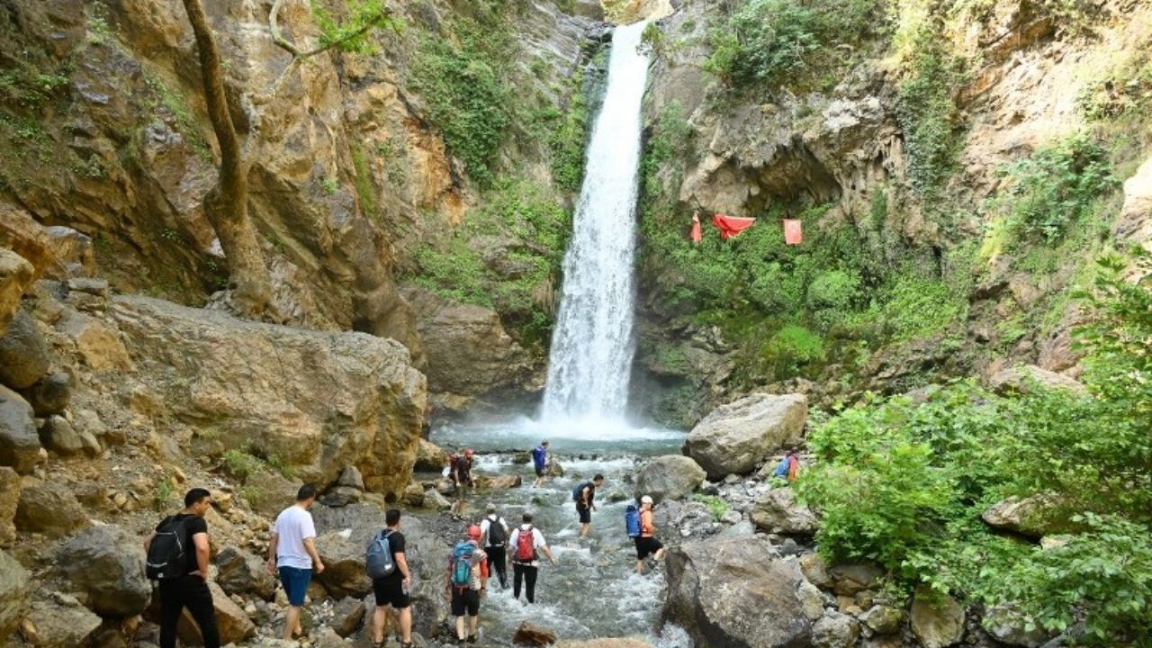 Karaçay Şelalesi Mi Saklı Şelale Mi Osmaniye'deki Bu İki Rota Arasındaki Büyük Fark