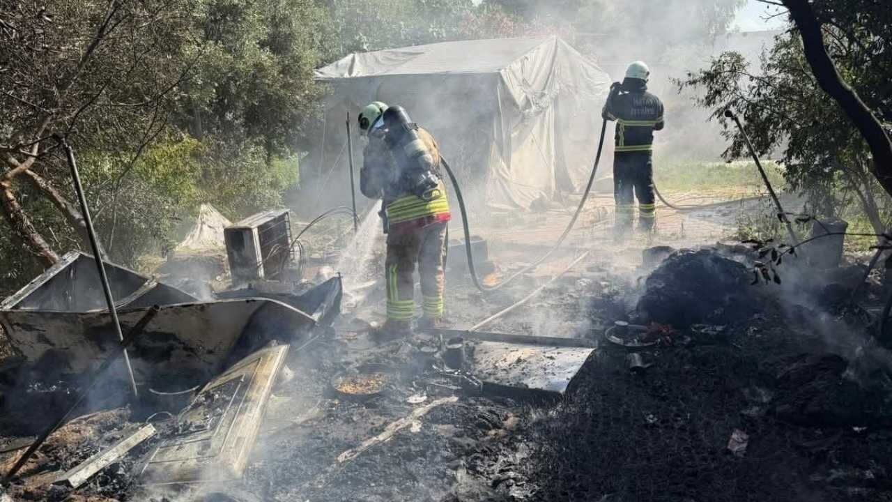 Kırıkhan'da Korkutan Bahçe Ve Çadır Yangını (2)